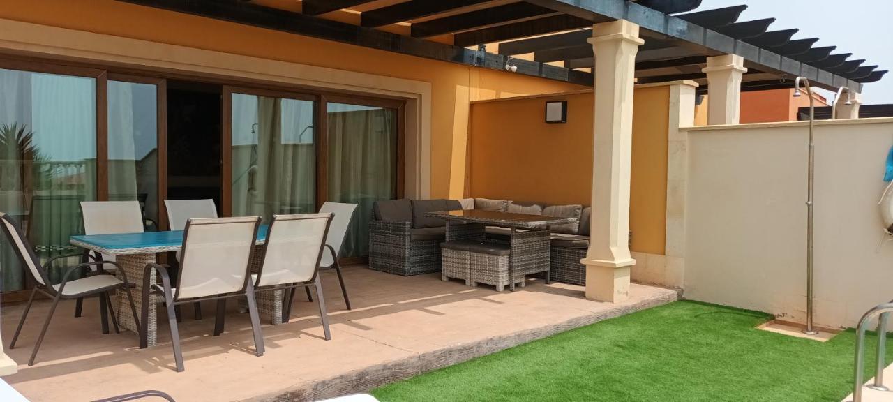 Beautiful, Spacious Villa, Heated Pool, Sleeps Eight, With Quality Furnishings Caleta De Fuste Exterior photo