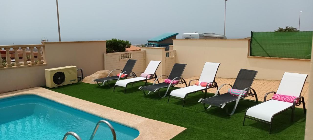 Beautiful, Spacious Villa, Heated Pool, Sleeps Eight, With Quality Furnishings Caleta De Fuste Exterior photo