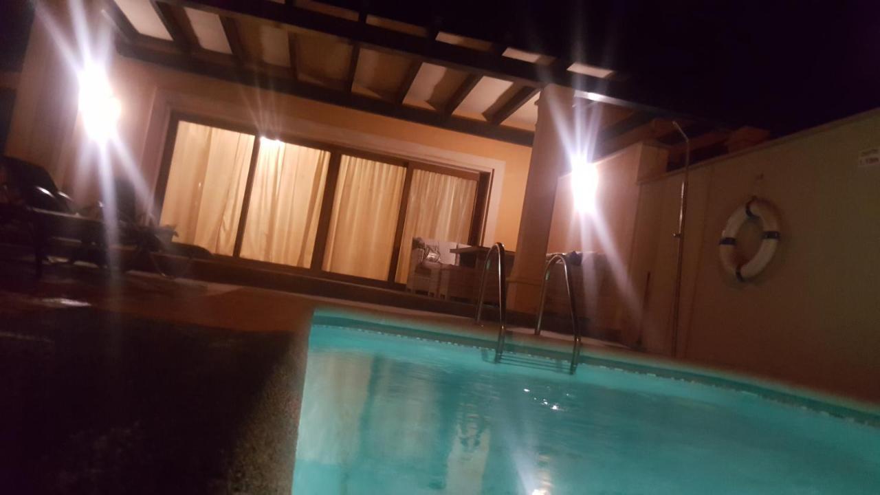 Beautiful, Spacious Villa, Heated Pool, Sleeps Eight, With Quality Furnishings Caleta De Fuste Exterior photo