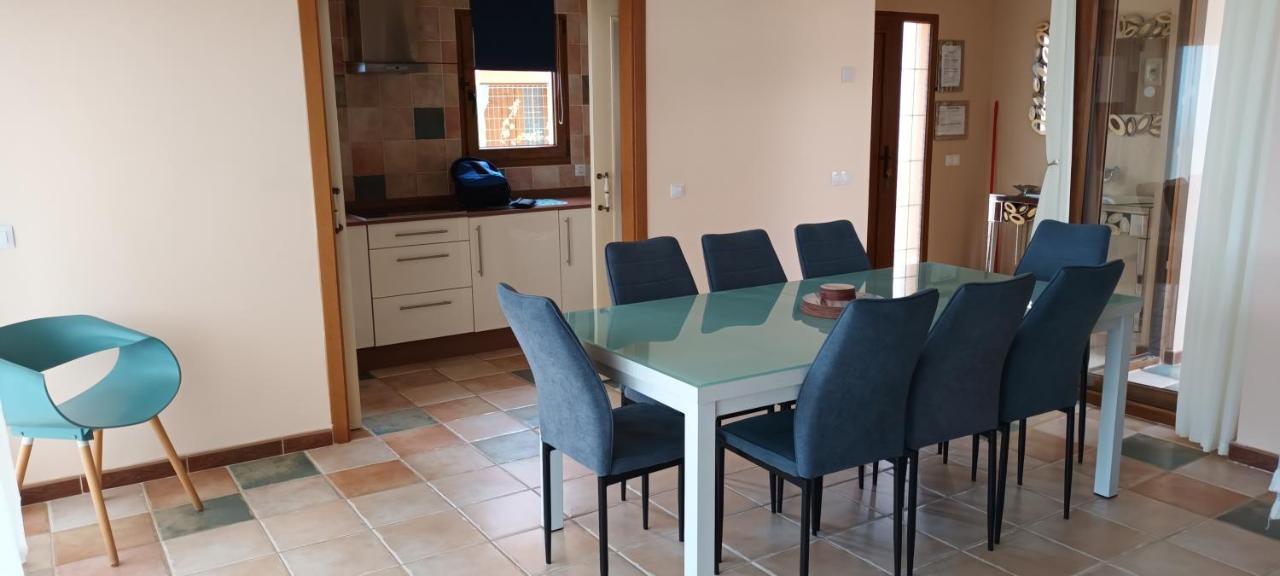 Beautiful, Spacious Villa, Heated Pool, Sleeps Eight, With Quality Furnishings Caleta De Fuste Exterior photo