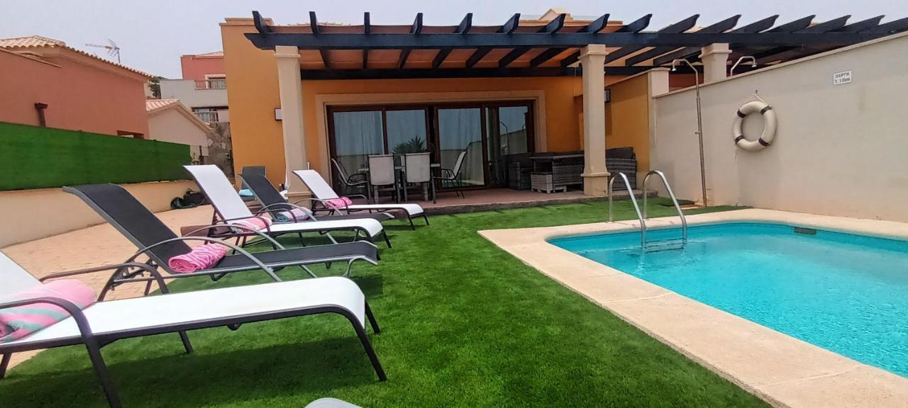 Beautiful, Spacious Villa, Heated Pool, Sleeps Eight, With Quality Furnishings Caleta De Fuste Exterior photo